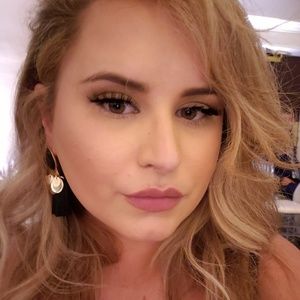 Meet your Posher, Sabrina